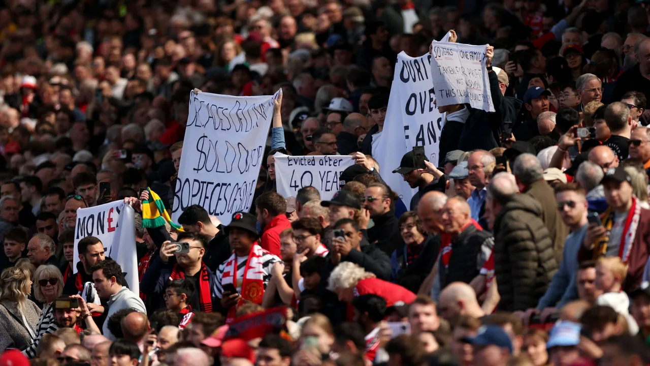 مانشستر يونايتد يبرر رفع أسعار التذاكر الموسمية بخطة طموحة لاستعادة مكانته التاريخية